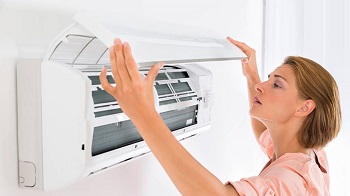 Cách vệ sinh máy lạnh tại nhà nhanh chóng và tiết kiệm